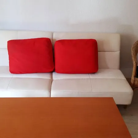 Modern In With Shared Pool Apartment *