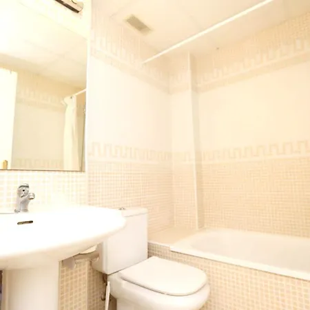 Modern In With Shared Pool * Denia