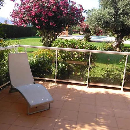 Modern In With Shared Pool * Denia